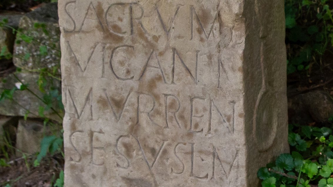 VICANI MURRENSES, römischer Weihestein (um 200 n. Chr.)